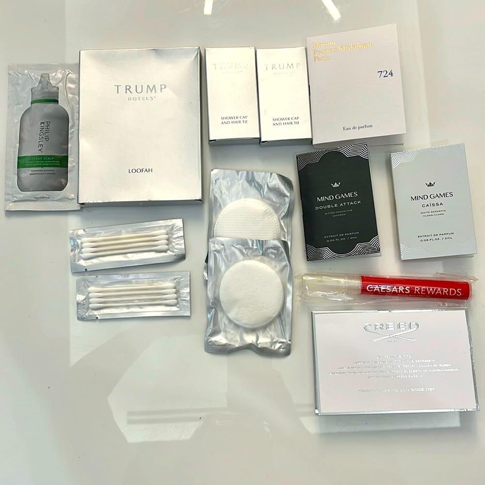 Bundle of cosmetic samples